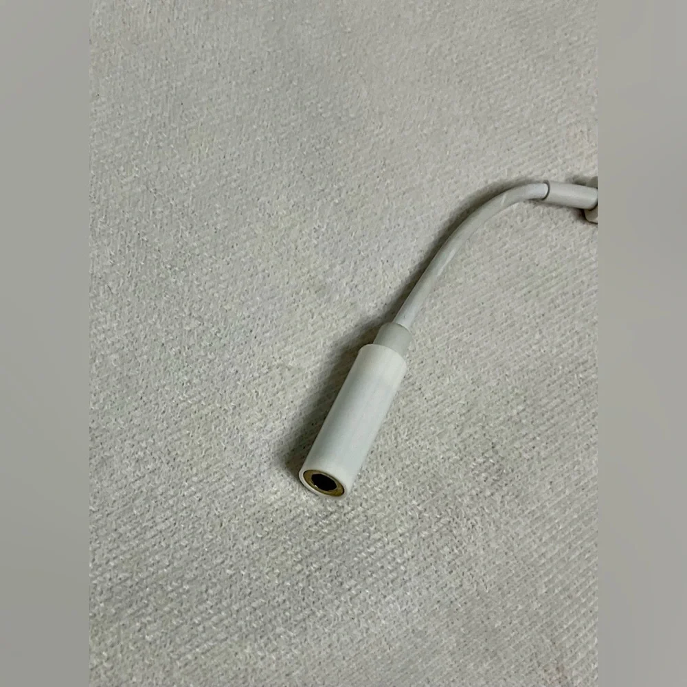 Genuine Apple Lightning to 3.5mm Jack Adapter (A1749C) - White